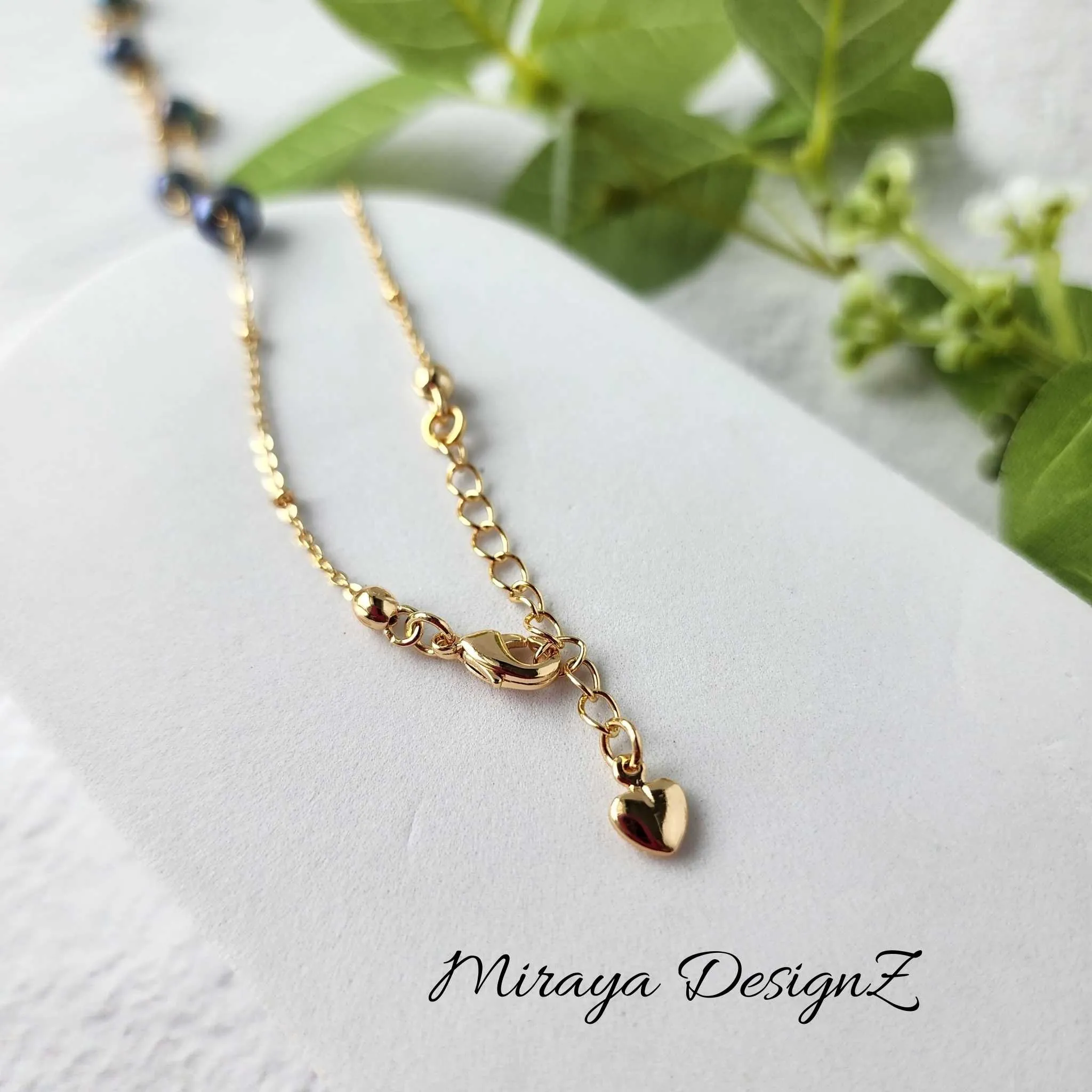 Minimalist Peacock Pearl Choker