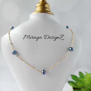 Minimalist Peacock Pearl Choker