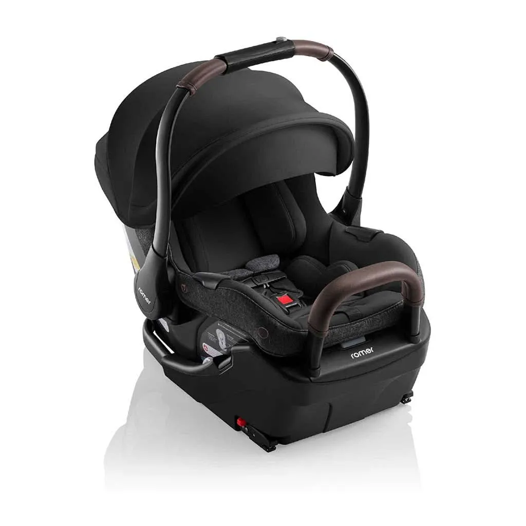 Romer Juni Infant Car Seat with Versa Base