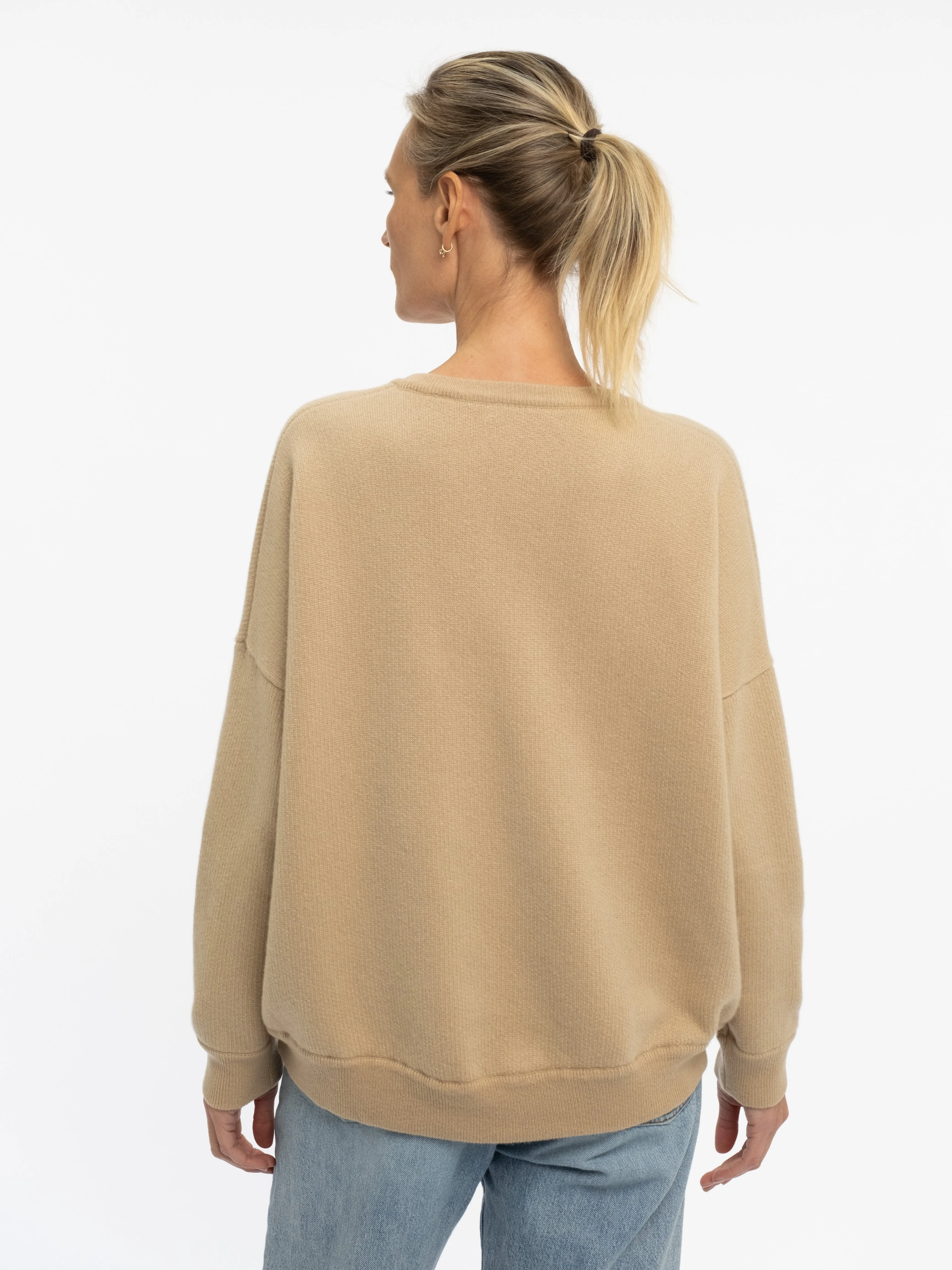 THE V-NECK SWEATSHIRT | TWINE